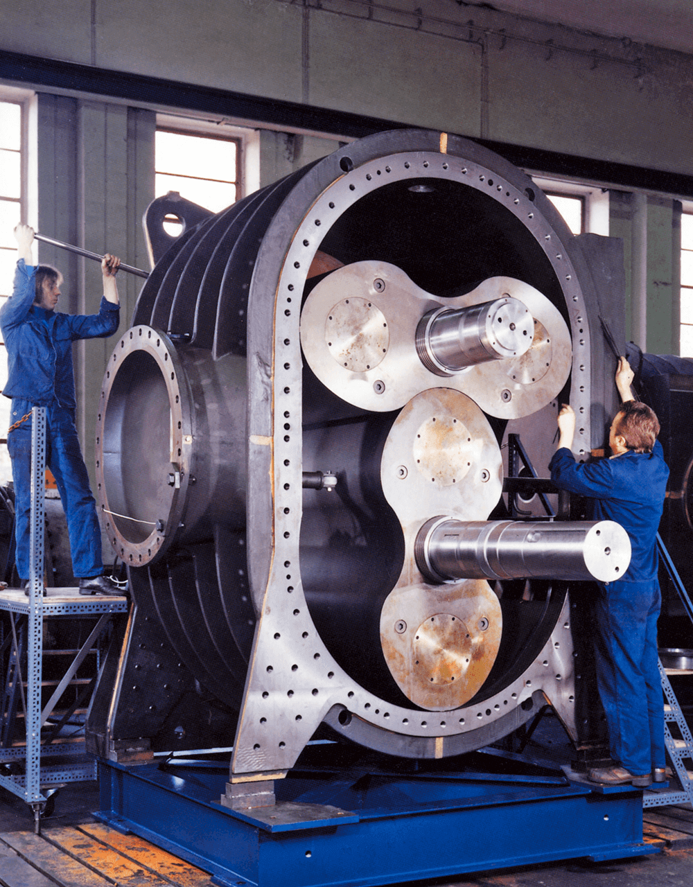En stor vridkolvsblåsmaskin från AERZEN för stålframställning