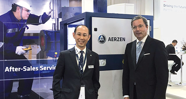 Chuck Lim and Dr. Ulrich A. Sant at the AERZEN stand at the Singapore International
Water Week